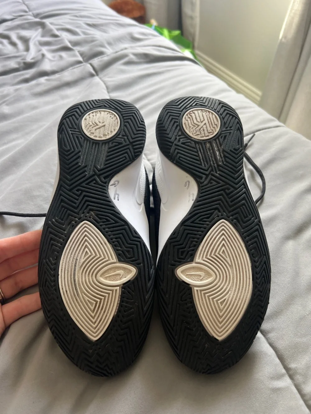 Nike Kyrie Flytrap 2 Black White Kids Basketball‎ Shoes AQ3412-001 Size 5Y